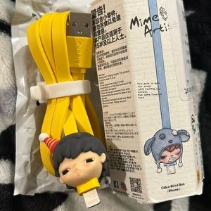 Hirono iPhone, phone charger